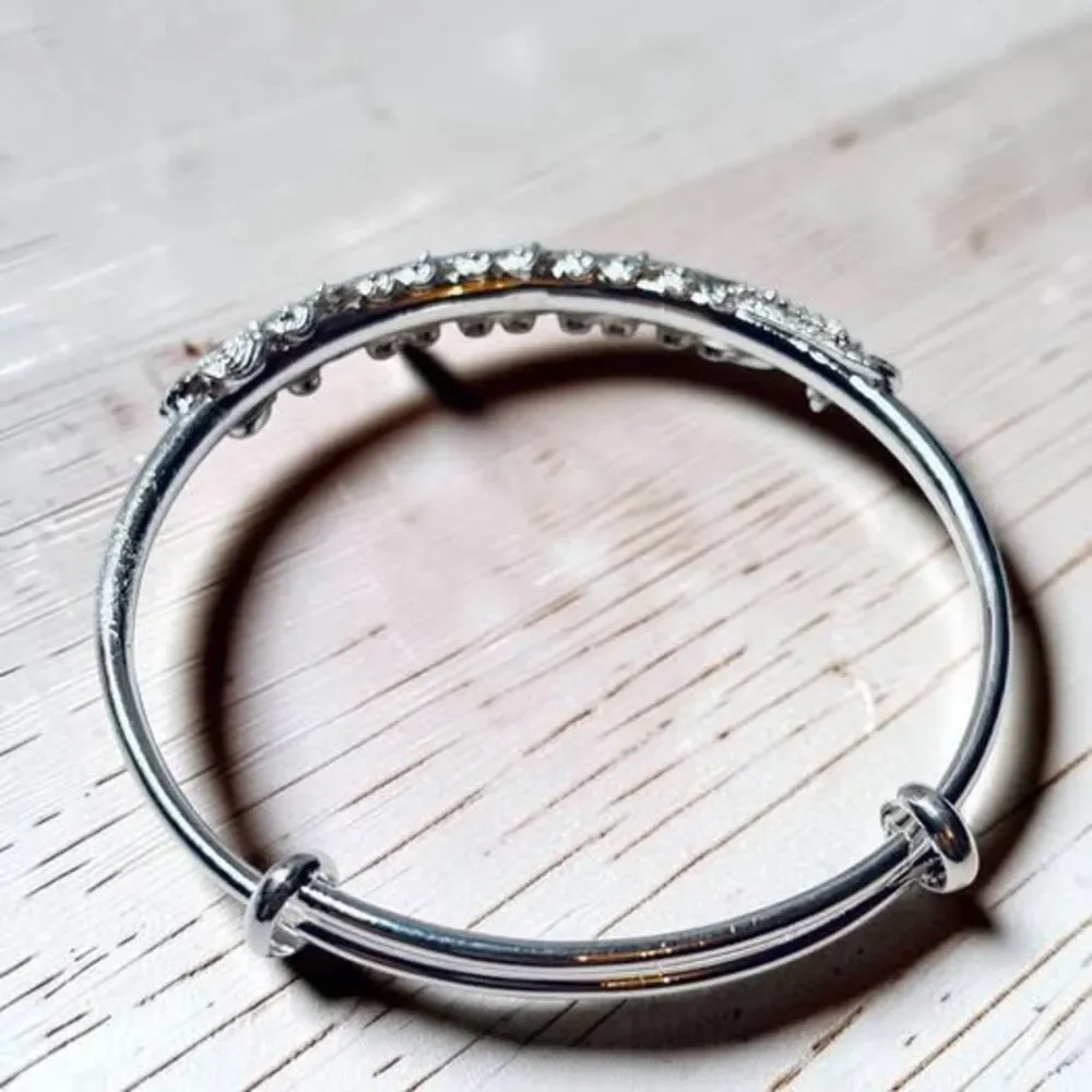 🎁🎁 free shipping!! silver color bangle with a row of leaves over leaves